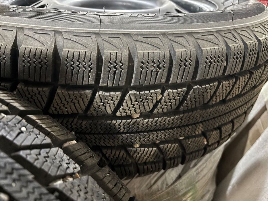 Зимние шины 215/60R/16