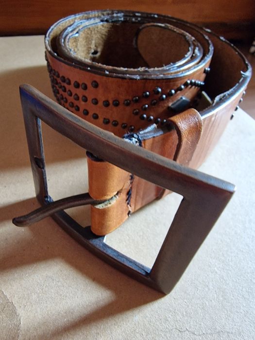 Кожен колан с капси