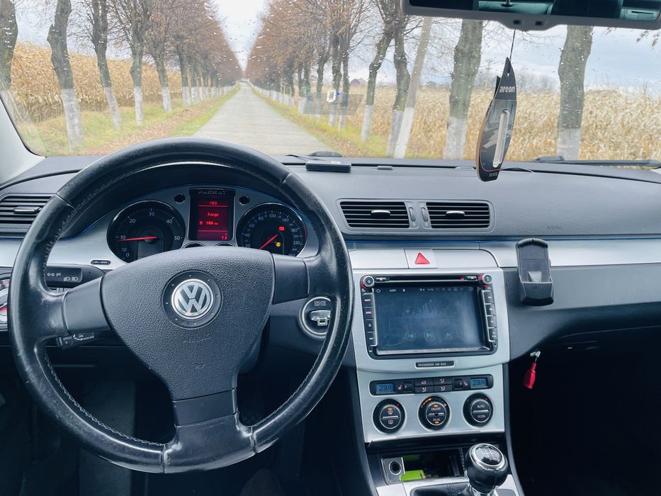 Vând Volkswagen Passat