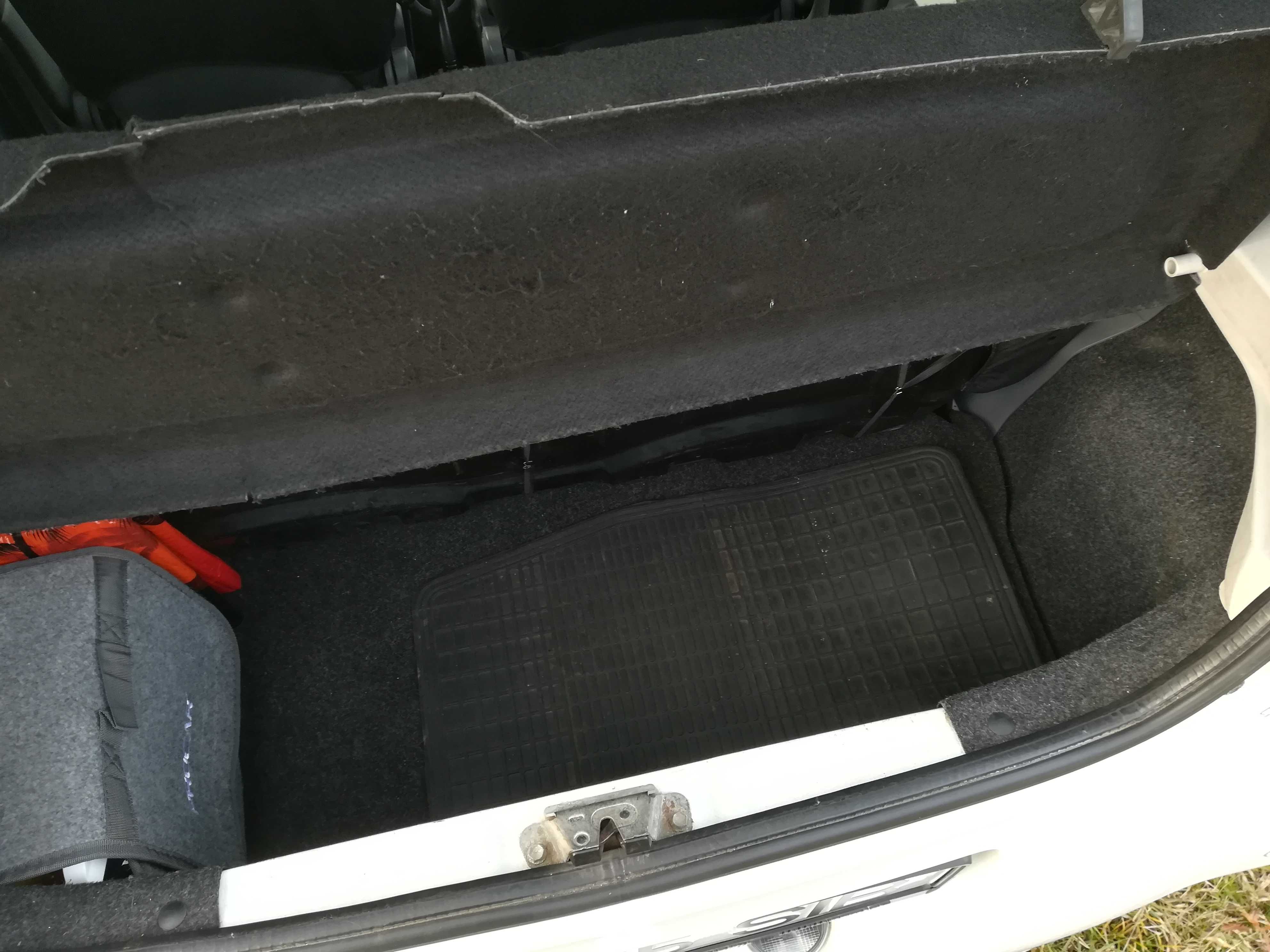 Autoturism Toyota Aygo alb