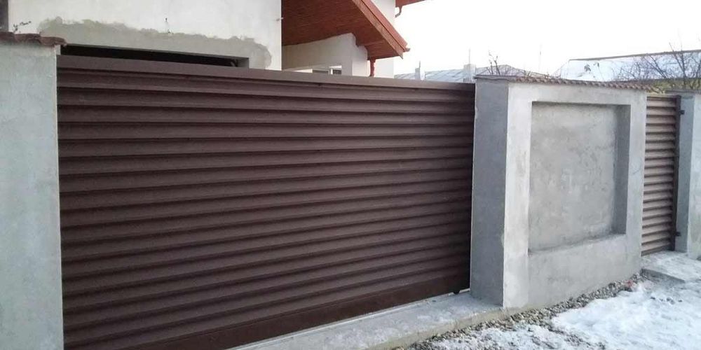 Garduri și porți stil jaluzea șipcă metalică tabla cutata