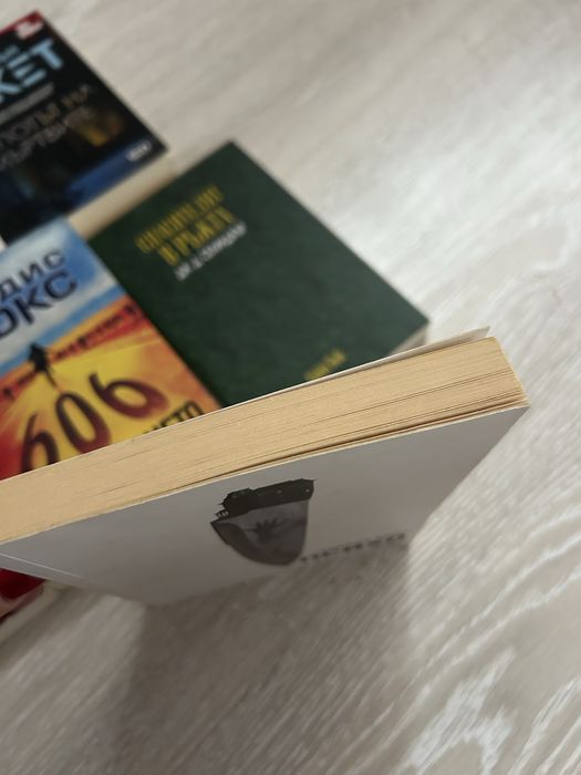 Книги - различни заглавия, основно криминални и трилъри