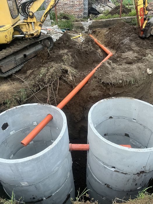 Багер и самосвал с кран