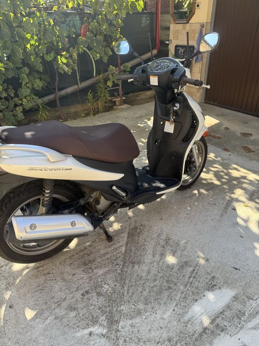 Suzuki sixten 150