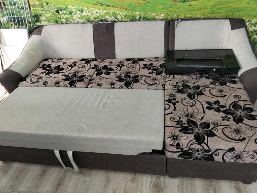 Продам раскладной диван срочно
