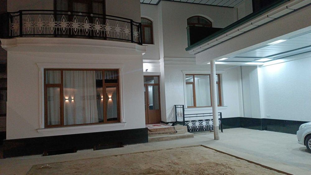 Shayxontohurda 3qavatli uy sotiladi 2.7sotix, yangi remont, keng fasad