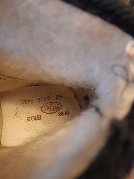 Pantofi de casa din catifea