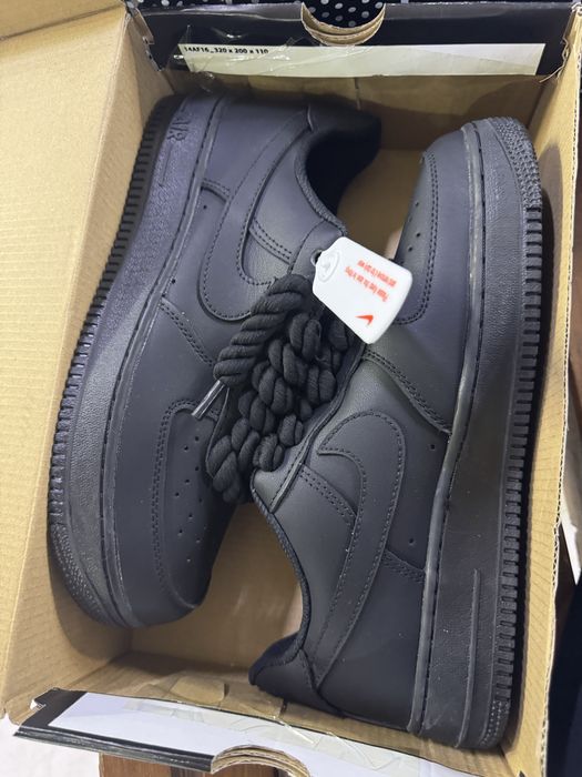 Продаются кроссовки Nike air force в черном цвете с кастомными шнуркам