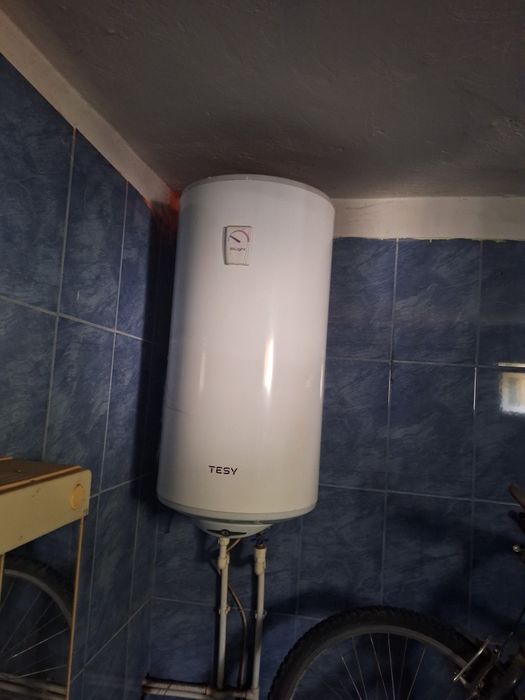 Vând cadă chiuvetă pentru baie și boiler pe curent de 100 L în stare d
