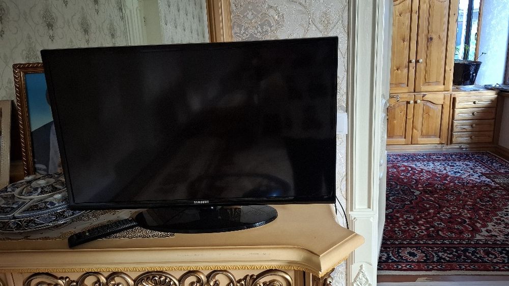 Телевизор SAMSUNG 32