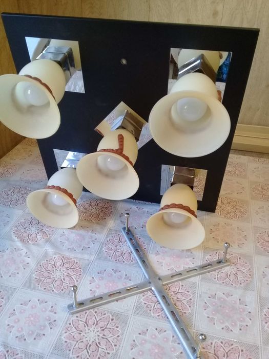 Продам красивую люстру
