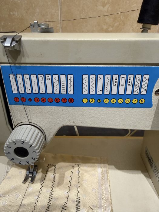 Masina de cusut festonat brodat si butoniere Veritas Germania