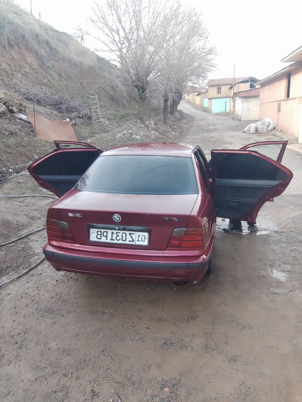 Прадаётсия СРОЧНАBMW E36 состаяни хорошо