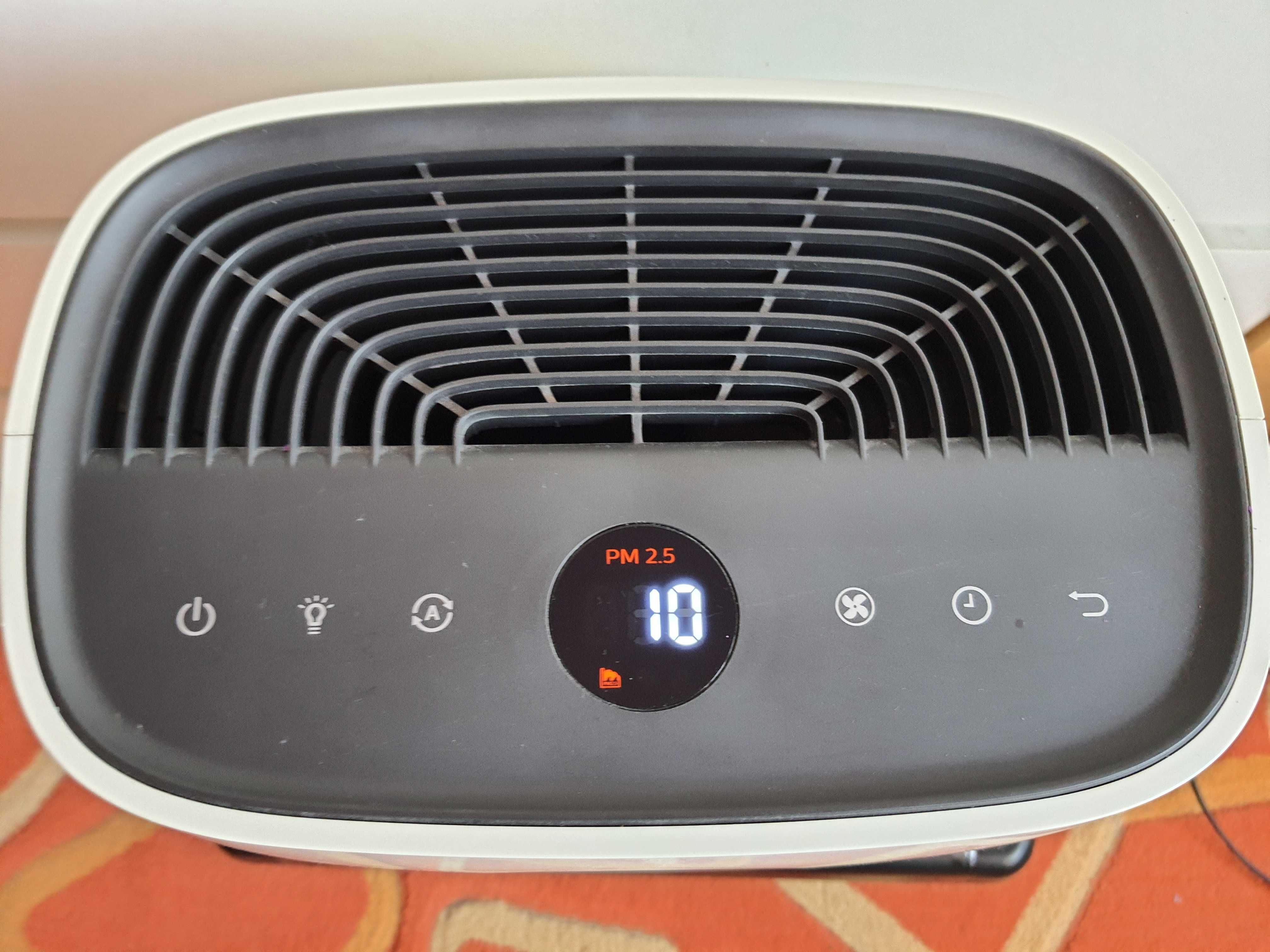 Продавам малко употребяван пречиствател на въздух PHILIPS AC2887/10