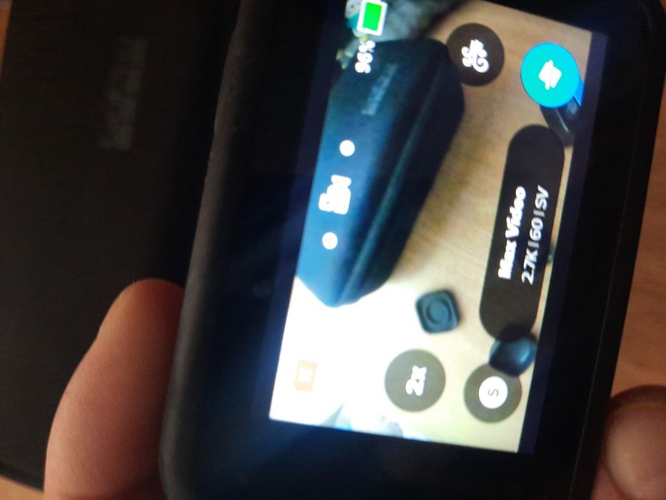 Vand gopro hero 9 ca nou + max lens, 2 baterii, încărcător accesorii