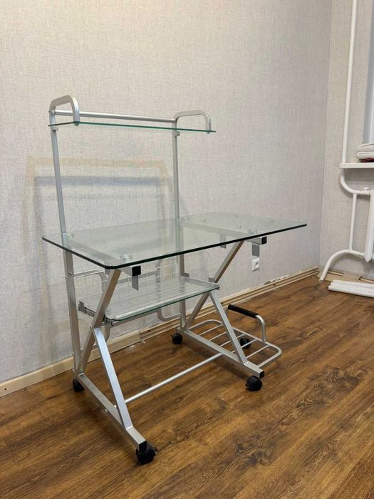 Стол компьютерный, стекло