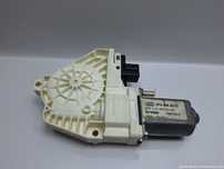 Motoras macara geam stanga fata AUDI A6 III Avant (4F5, C6) [ 2005 - 2011 ] TDI (BLB, BRE) 103KW|140HP OEM 4F0959801D