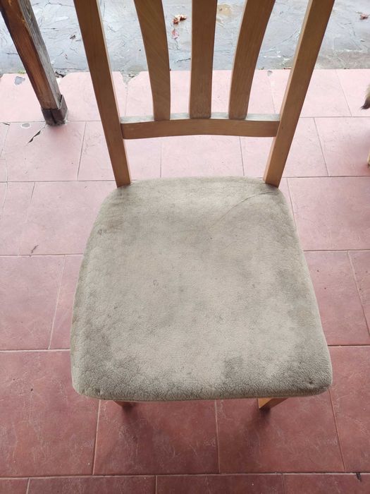 Продавам трапезни столове