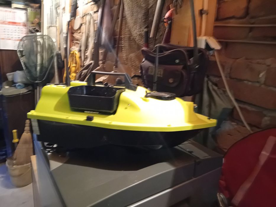 Лодка за захранване!