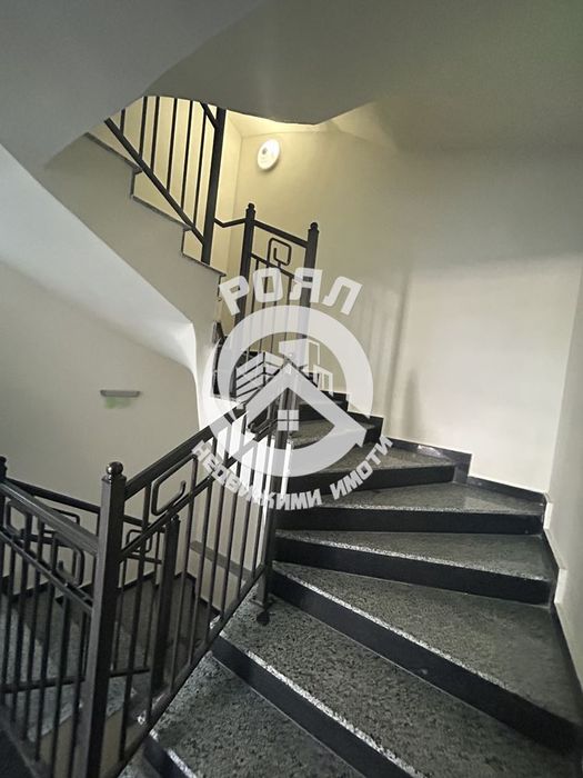 Продава се Тристаен апартамент в Пловдив, Кючук Париж - 100 кв.м за 1175 €/кв.м - Снимка #8