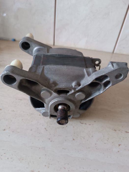 Vind  motor masina de spalat universal nou