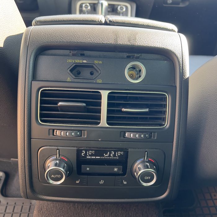 Volkswagen Touareg 2012-3.0 TDI V6 / Automată/ Pachet Exclusive/ Perne