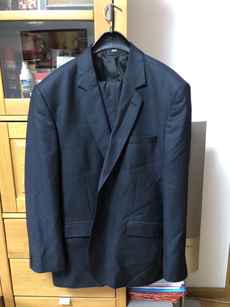 Vand costum Hugo Boss,bleumarin,100% lana-marimea 58.