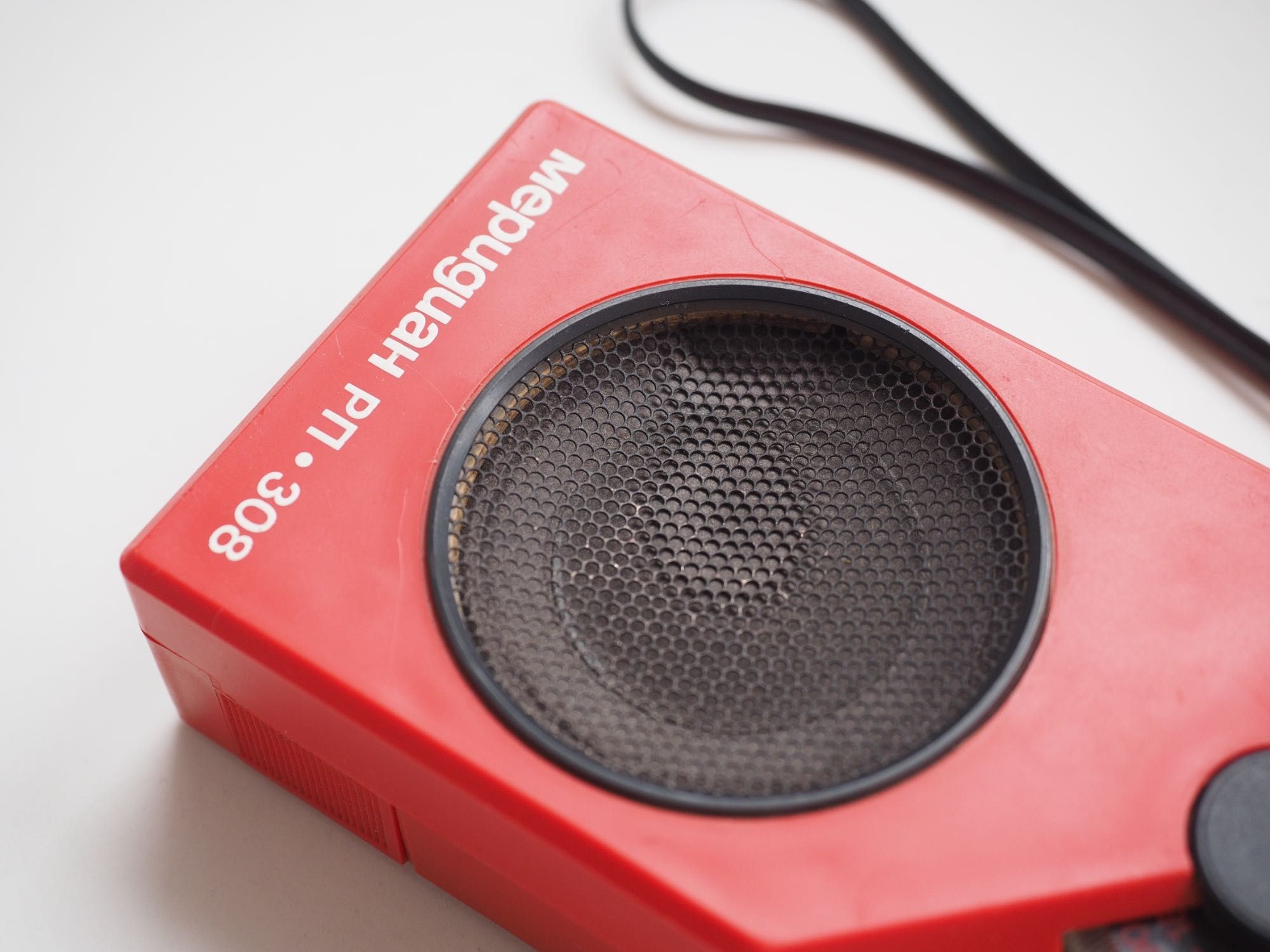 Radio sovietic Meridian 308, în cutie, URSS