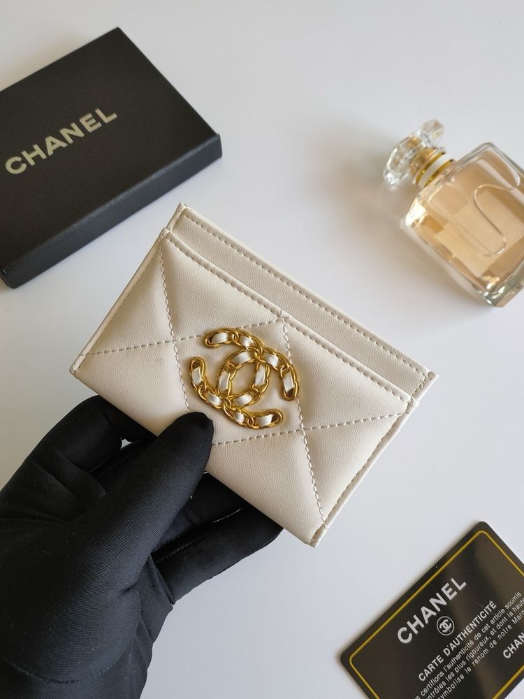 Портфейл Chanel.