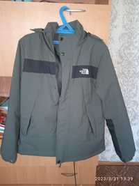 Продам весеннюю куртку, новая, хорошая, цвет зелёный с черным