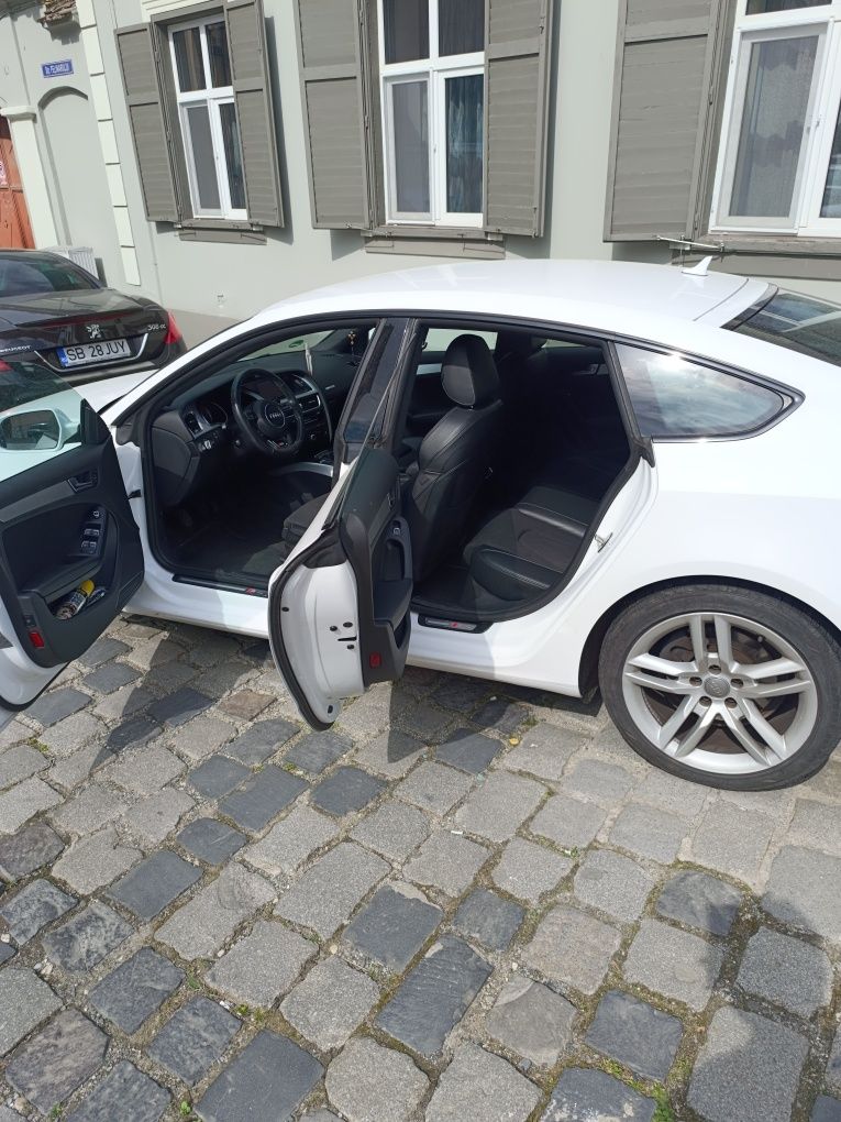 Audi A5 Sline an 2015 motor de 2 diesel adus de un an în Romania dețin
