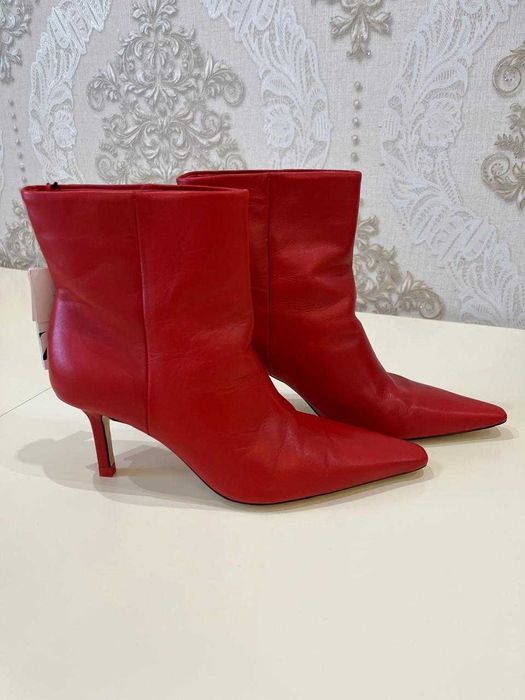 Продам красные туфли женские Zara