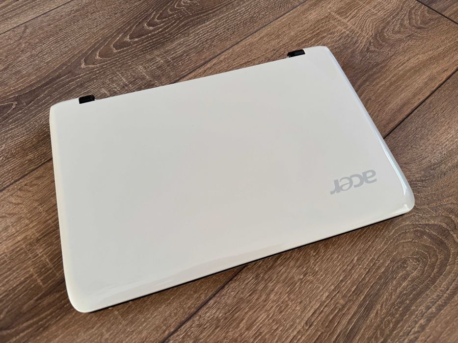 Laptop Acer Aspire One ZA3 11,6 inci, Intel Z520, 1.33Ghz, 1Gb, 250Gb
