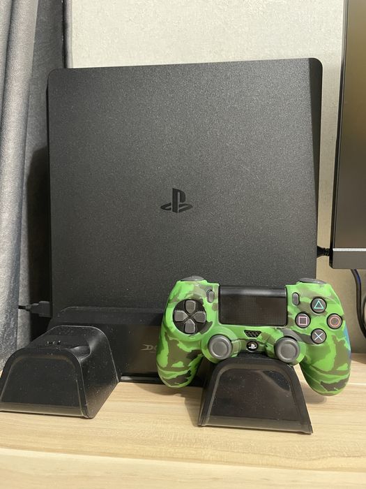 PlayStation 4 и PlayStation VR + игры и подставка