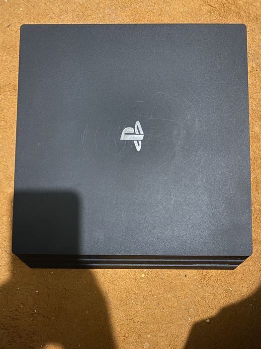 Ps 4 PRO - 1 TB - Negru - Utilizat -