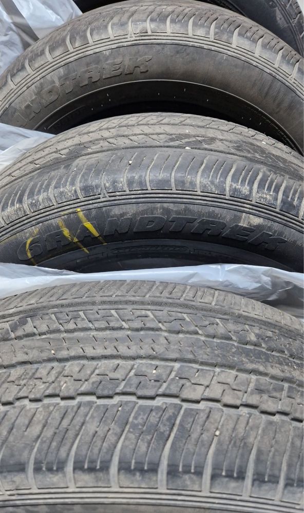 Продам шины Dunlop Grandtrek ST30 225/60/18 комплект резины