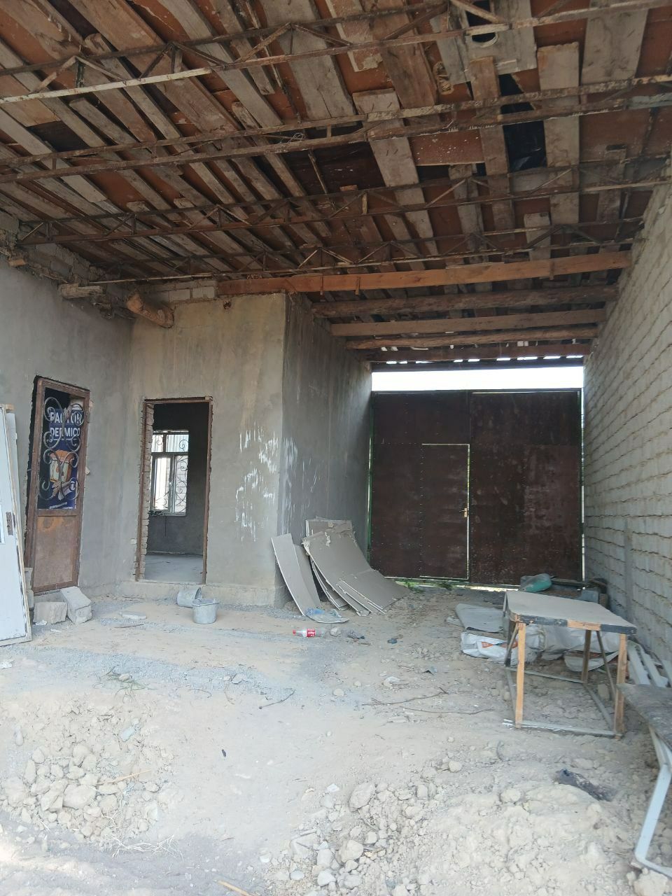 Uy hovli sotiladi