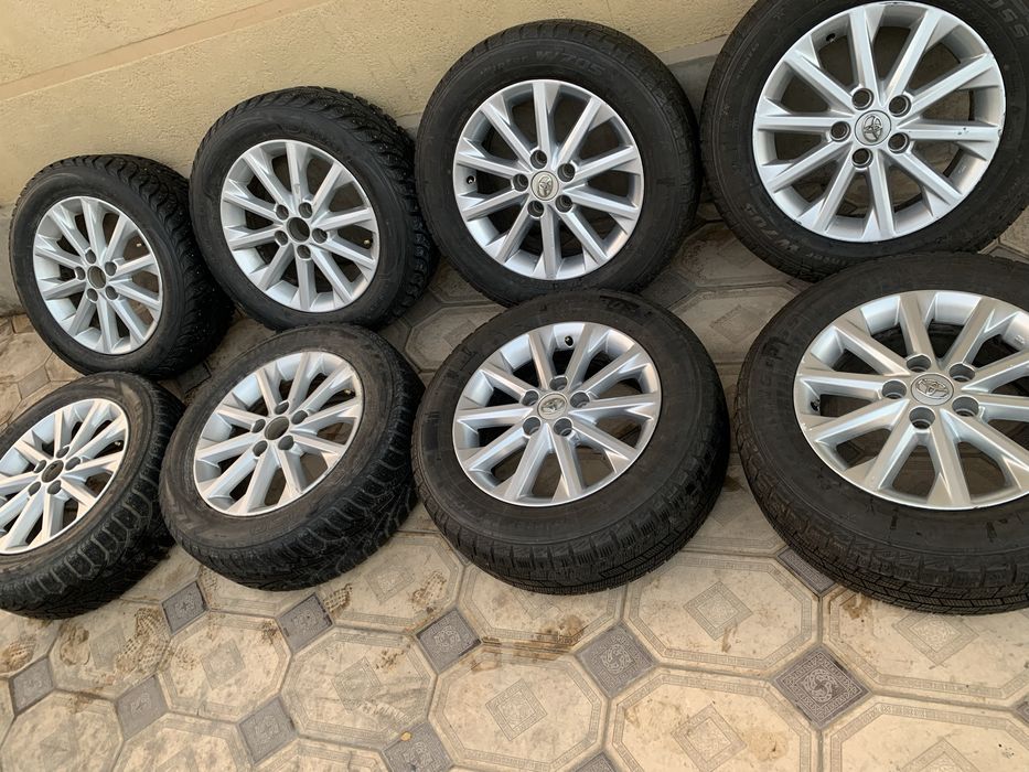 Диски от камри 50-55 r16 ориганал с зимними шинам 215х60х16 обмен есть