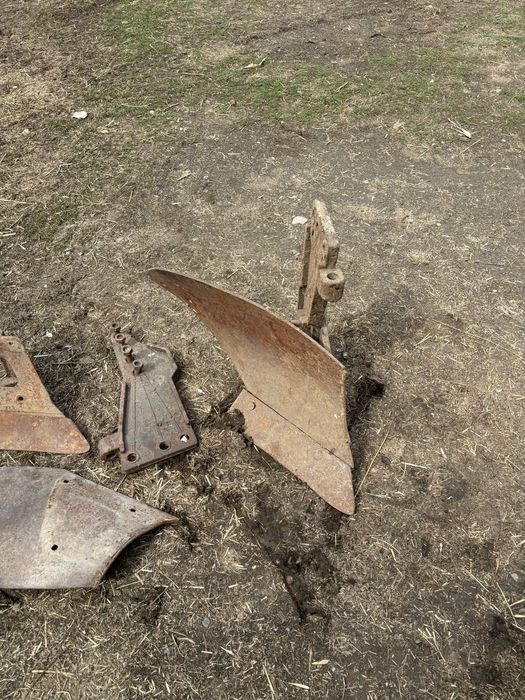 Продам запчасти на плуг плн 3.35