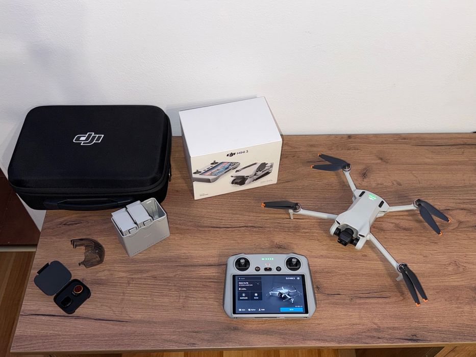 Drona DJI Mini 3 Fly More Combo - DJI RC - Asigurare DJI Care Refresh