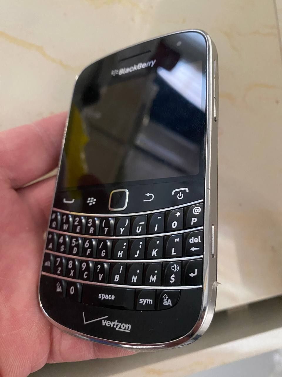 Телефон сотилади BlackBerry 9930 3G,  Bold Touch