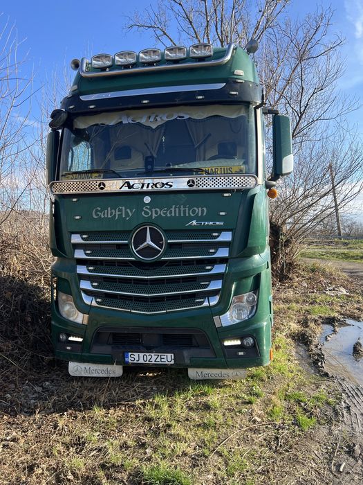 Mercedes benz cap tractor