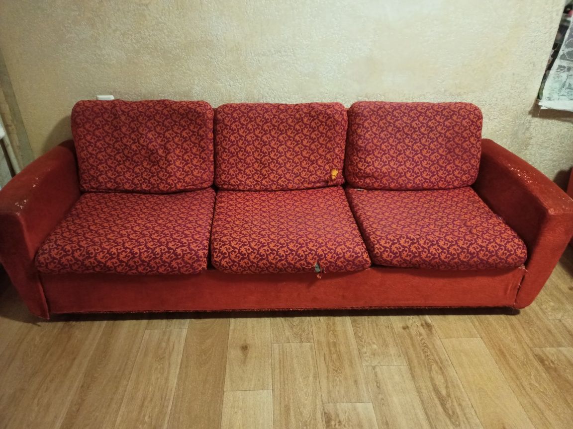 Продается советский диван и 2 кресла