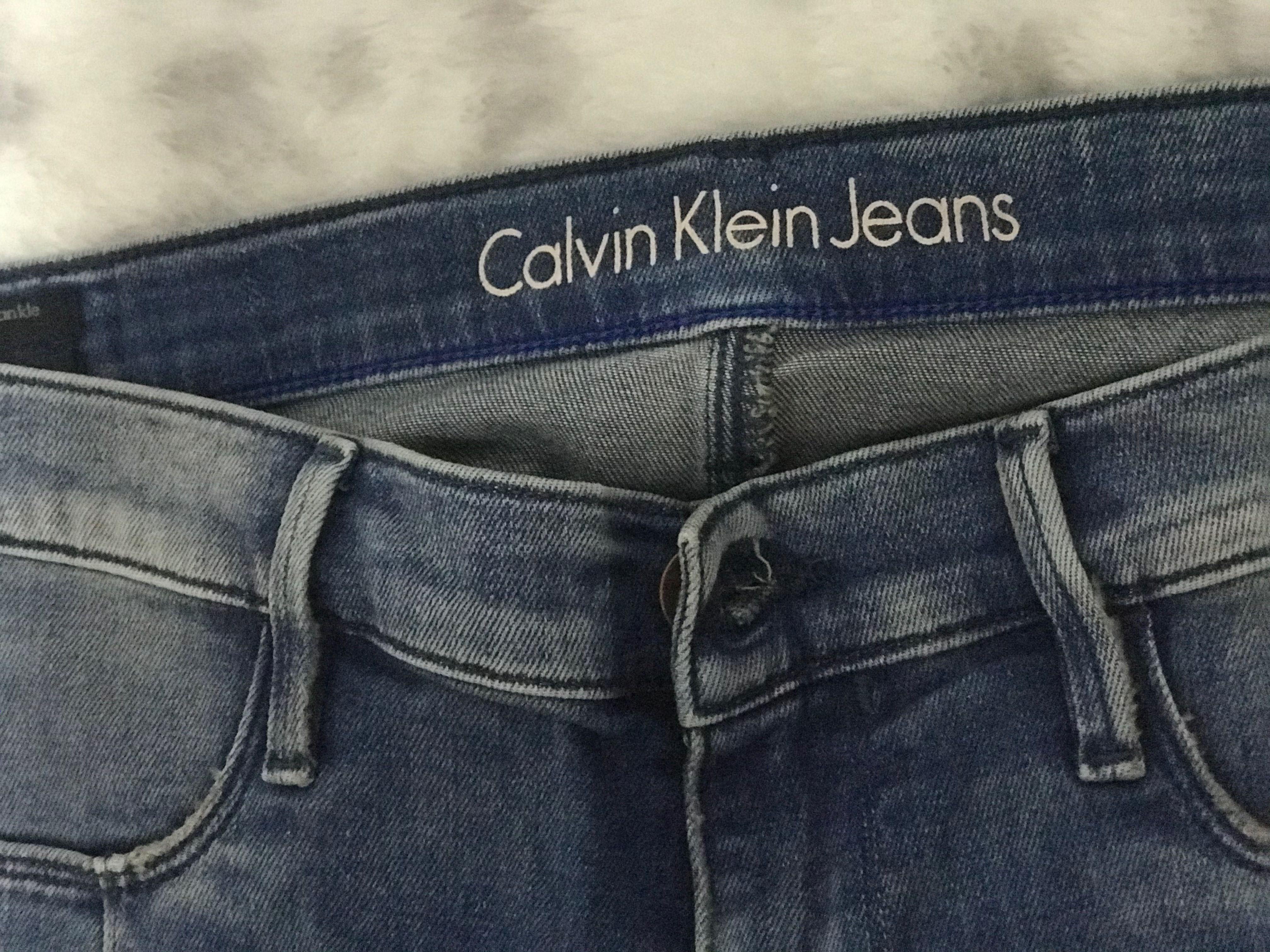 Blugi Calvin Klein