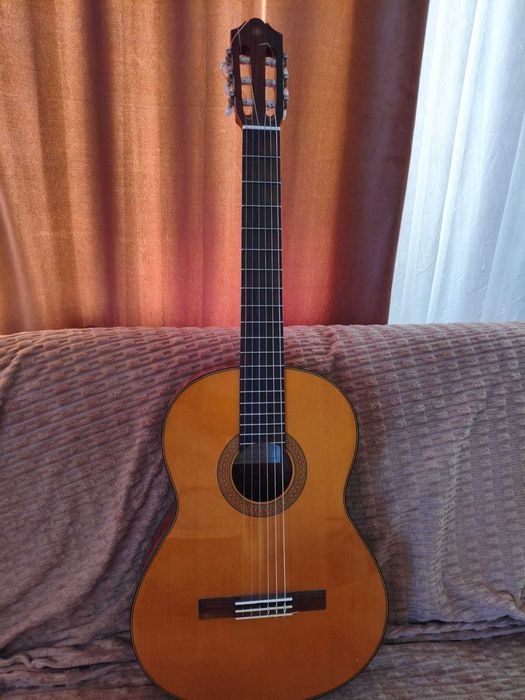 Продам классическую гитару YAMAHA CG142S