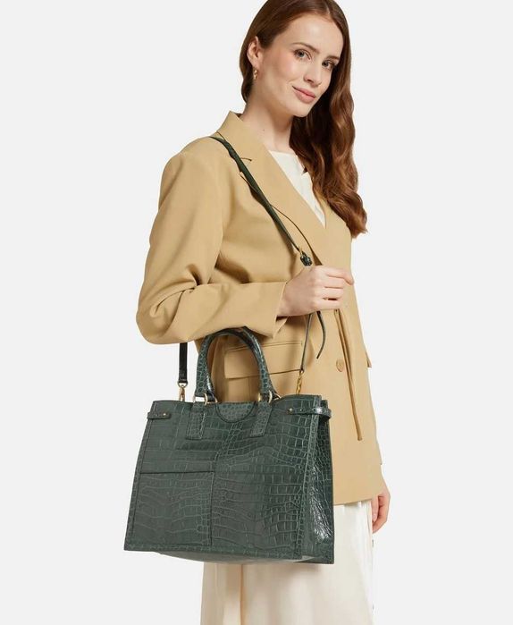 Дамска елегантна кожена чанта Guess