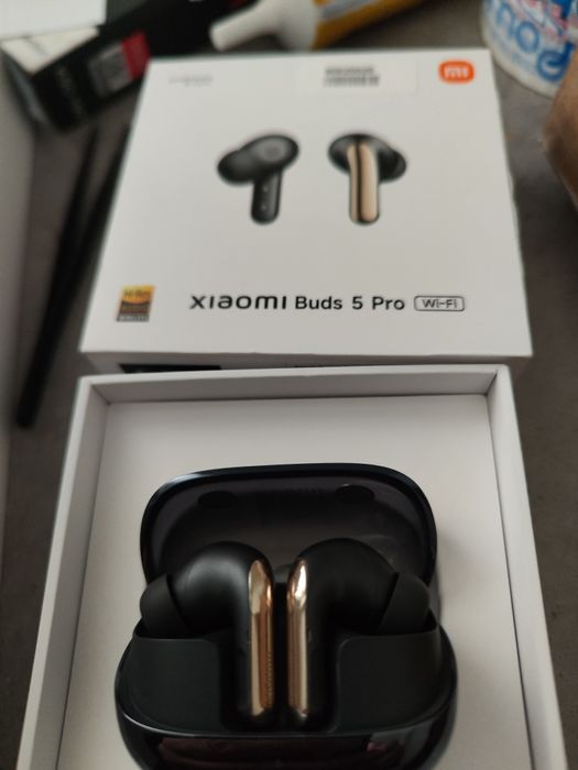 Vand casti Xiaomi Buds 5 pro, doar expuse , nepurtate.