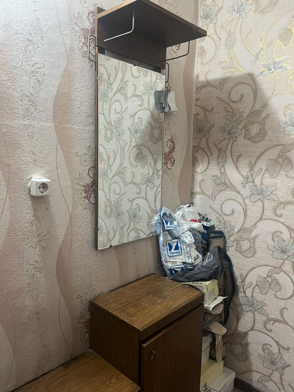 Продаю прихожую!