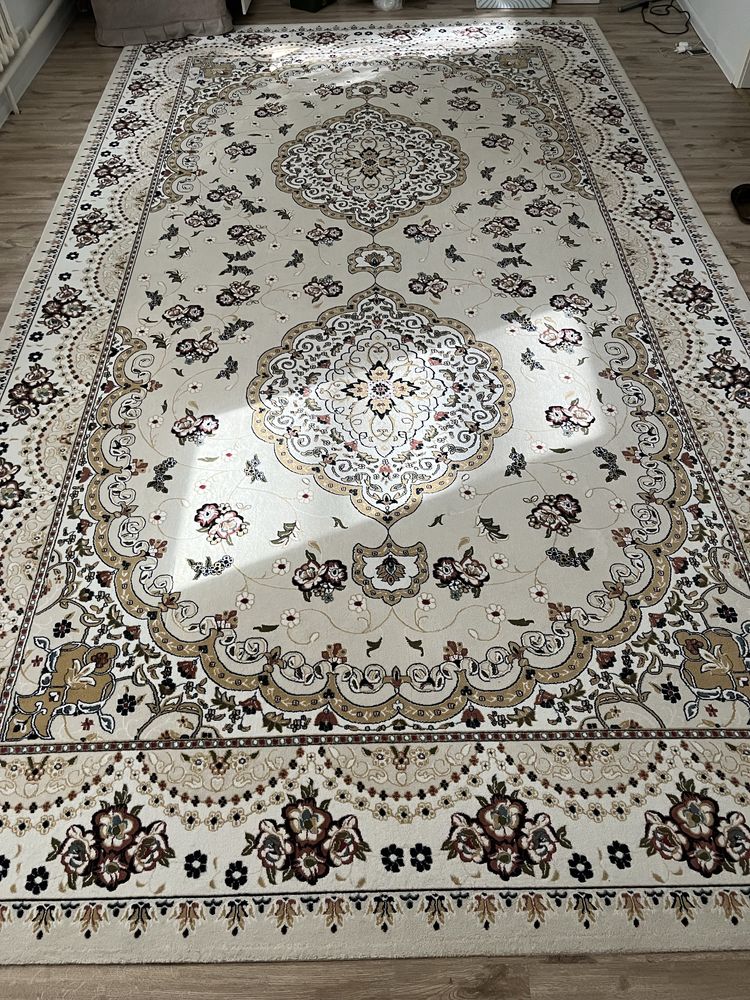 Продается ковер 5х3м. Есть торг.