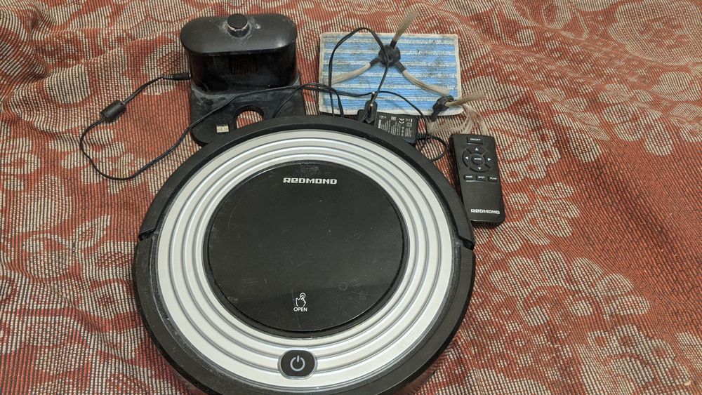 Робот пылесос redmond на запчасти